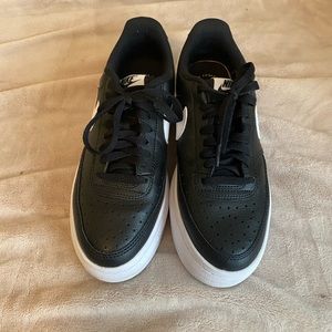 Women’s 8.5 platform Nikes